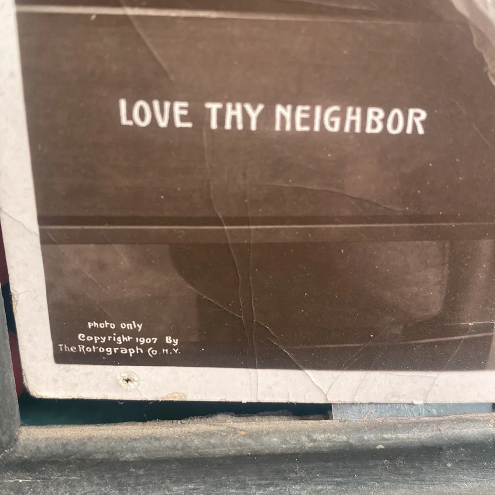 Art Nouveau Vintage frame. No glass. Comes with “Love Thy Neighbor” postcard. - Picture 2 of 3